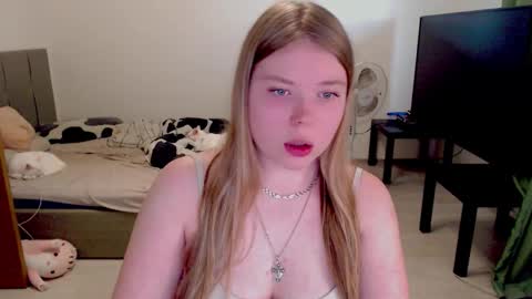 Jennyblonde and Emmabrunette online show from September 25, 2:46 pm