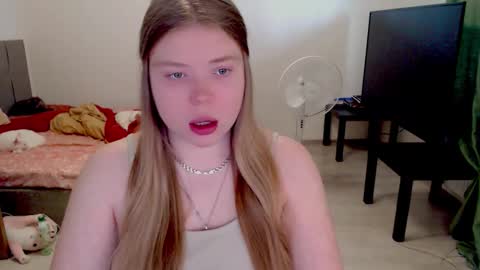 Jennyblonde and Emmabrunette online show from February 2, 12:23 pm