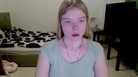 Jennyblonde and Emmabrunette online show from December 16, 10:29 am