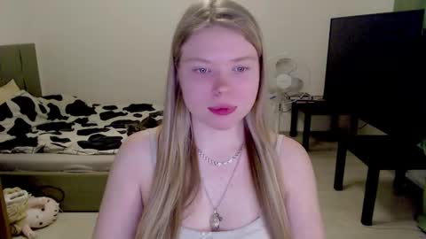 Jennyblonde and Emmabrunette online show from February 18, 9:42 pm