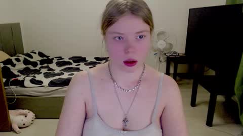 Jennyblonde and Emmabrunette online show from March 1, 11:47 pm