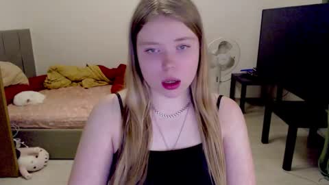 Jennyblonde and Emmabrunette online show from October 25, 1:44 pm