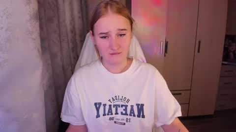 kitten_sun online show from February 23, 1:53 pm