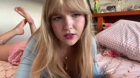 kittengirlxo online show from June 5, 4:52 am