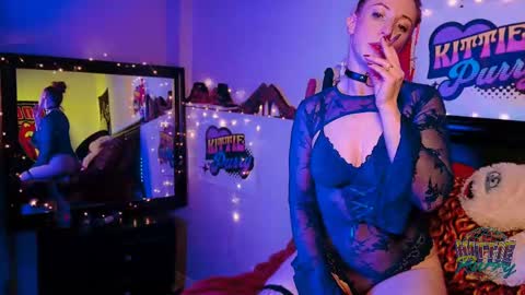 Snapshot of kittiepurry chatting on March 7, 4:12 am Kittie Purry online show from March 7, 4:12 am