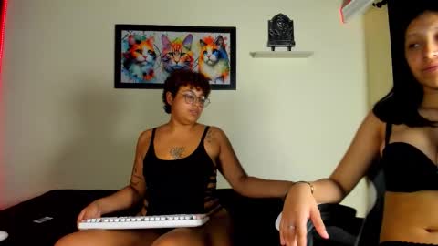 kitty and bellota online show from December 3, 11:48 pm