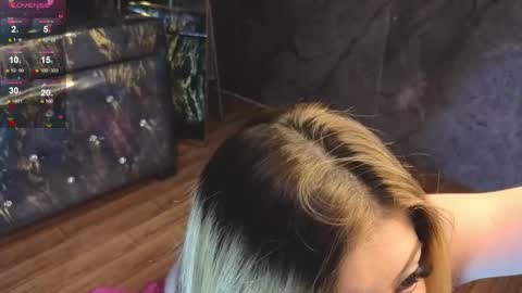 kitty_fox_b online show from October 22, 1:46 pm