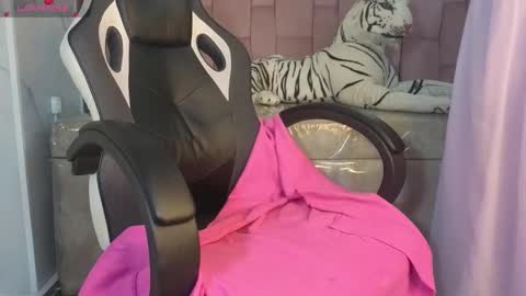 kitty_fox_b online show from October 16, 1:33 pm