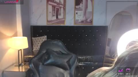 kitty_fox_b online show from September 24, 1:07 pm