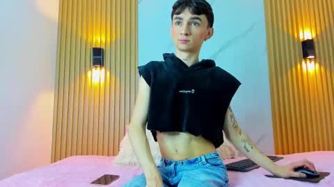 kitty_gill online show from December 28, 11:30 am