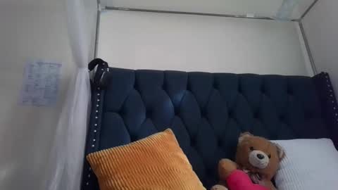 kitty_kerry online show from November 19, 1:21 pm