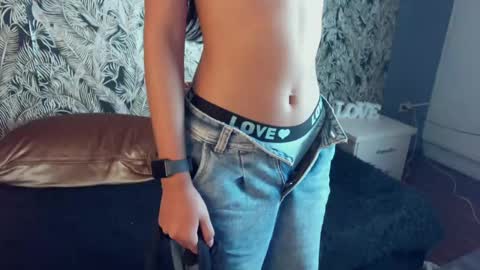 Snapshot of kitty_kryss chatting on February 27, 4:53 pm kitty_kryss online show from February 27, 4:53 pm