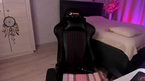 Kelsi and Ricky online show from October 1, 2:27 pm