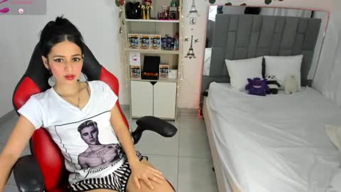 Snapshot of kitty_scoot chatting on September 18, 1:09 am kitty_scoot online show from September 18, 1:09 am
