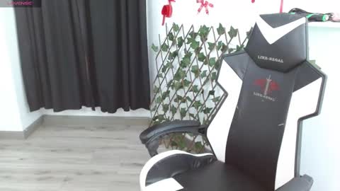 kitty_vaal online show from February 9, 6:54 am