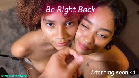 Snapshot of kittyand chatting on December 8, 4:33 am Kitty black hair 19 years Isa red hair18 years John 21 years online show from December 8, 4:33 am
