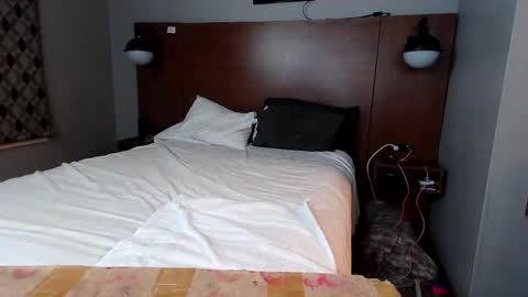 Snapshot of kittykat_1999 chatting on December 7, 12:29 pm kittykat 1999 online show from December 7, 12:29 pm
