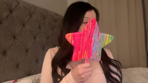 mia online show from December 21, 7:45 am