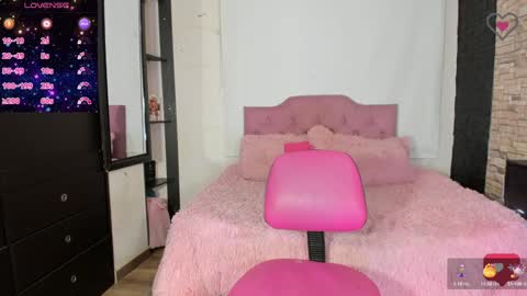 Snapshot of kittyqueen01 chatting on January 8, 6:41 am Tatiana Guerrero online show from January 8, 6:41 am