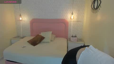  K I T T  Y  online show from March 26, 12:54 pm