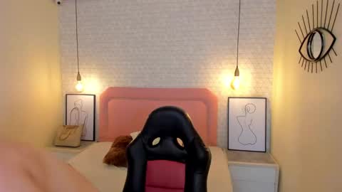  K I T T  Y  online show from October 10, 12:44 pm