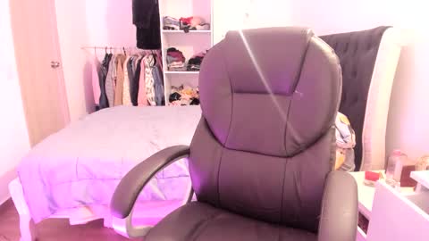 kittywantslove23 online show from October 6, 12:17 am