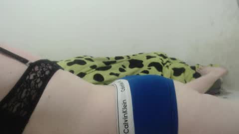 kittywhiteass online show from February 1, 7:57 am