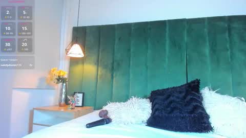 K I T T Y Y  online show from October 16, 9:35 pm