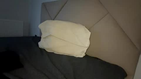 kiwigray online show from December 21, 1:39 pm