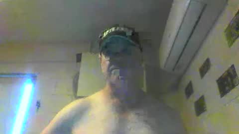 kiwiguy19773 online show from December 3, 6:54 am