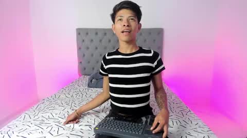 kizzie_ online show from September 22, 10:25 pm