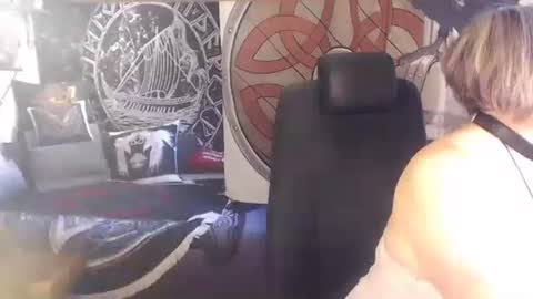 Michelle online show from October 9, 9:37 am