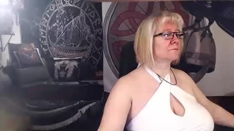 Snapshot of kleiner_teufel chatting on February 19, 6:43 pm Michelle online show from February 19, 6:43 pm
