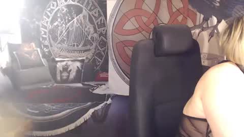 Snapshot of kleiner_teufel chatting on February 28, 10:52 am Michelle online show from February 28, 10:52 am