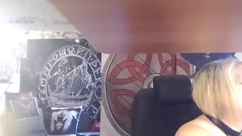 Snapshot of kleiner_teufel chatting on March 3, 12:39 pm Michelle online show from March 3, 12:39 pm