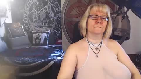Snapshot of kleiner_teufel chatting on March 5, 12:44 pm Michelle online show from March 5, 12:44 pm