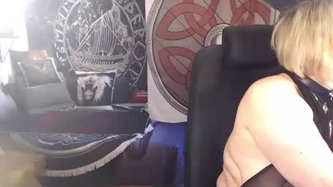 Snapshot of kleiner_teufel chatting on March 2, 9:42 am Michelle online show from March 2, 9:42 am