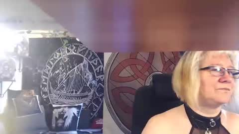 Snapshot of kleiner_teufel chatting on February 20, 12:15 pm Michelle online show from February 20, 12:15 pm