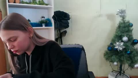 Snapshot of klerkarina chatting on February 3, 9:08 am klerkarina online show from February 3, 9:08 am