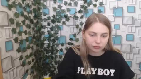 Snapshot of klerkarina chatting on February 19, 9:28 am klerkarina online show from February 19, 9:28 am