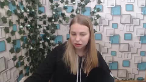 Snapshot of klerkarina chatting on January 6, 5:19 am klerkarina online show from January 6, 5:19 am