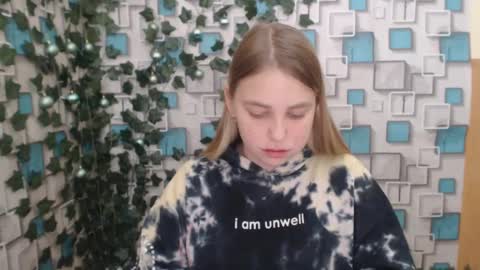 Snapshot of klerkarina chatting on December 23, 9:27 am klerkarina online show from December 23, 9:27 am