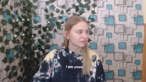 Snapshot of klerkarina chatting on December 17, 9:39 am klerkarina online show from December 17, 9:39 am