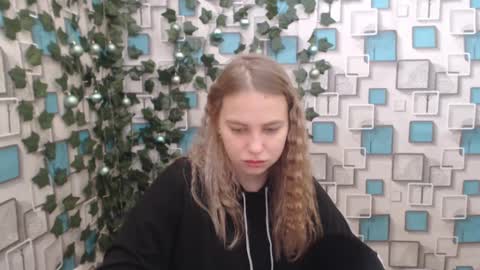 Snapshot of klerkarina chatting on January 11, 5:41 am klerkarina online show from January 11, 5:41 am
