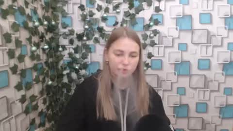 Snapshot of klerkarina chatting on January 9, 8:45 am klerkarina online show from January 9, 8:45 am