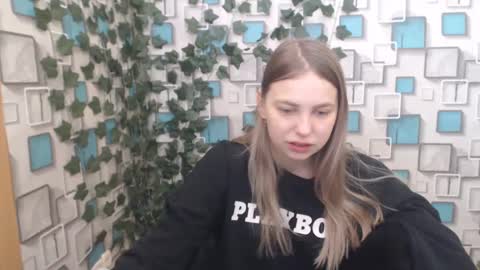 Snapshot of klerkarina chatting on March 5, 5:40 am klerkarina online show from March 5, 5:40 am