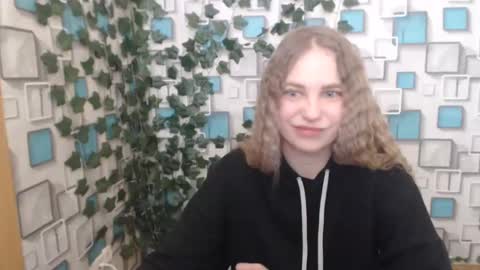 Snapshot of klerkarina chatting on March 6, 8:52 am klerkarina online show from March 6, 8:52 am