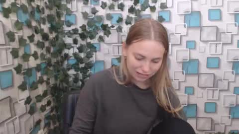 Snapshot of klerkarina chatting on September 21, 4:49 am klerkarina online show from September 21, 4:49 am