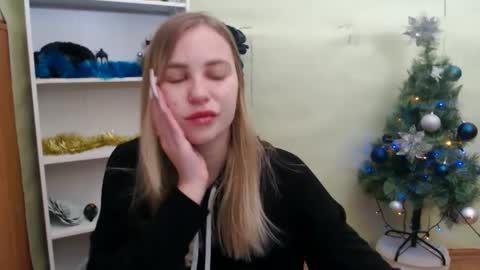 Snapshot of klerkarina chatting on December 22, 5:55 am klerkarina online show from December 22, 5:55 am