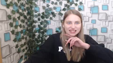 Snapshot of klerkarina chatting on February 19, 6:22 am klerkarina online show from February 19, 6:22 am